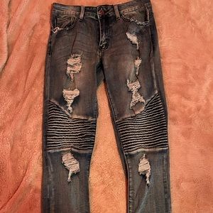 Medium washed ripped jeans